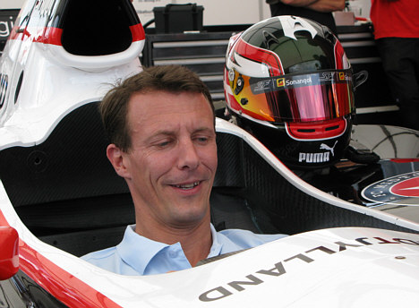 Pladsen var trang, men Hans Kongelige Højhed Prins Joachim kunne ikke skjule begejstringen over at sidde ved rattet I FC Midtjyllands Superleague Formula-racer.